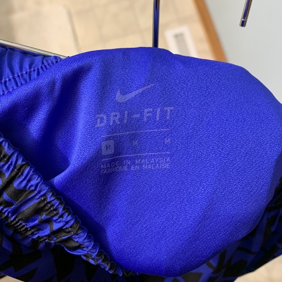 NEW WITH TAGS womens Nike running shorts - Picture 3 of 4